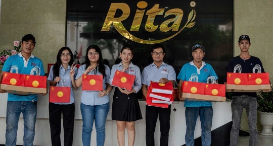 Mid-Autumn Festival at Rita: Sharing Mooncakes and Joy