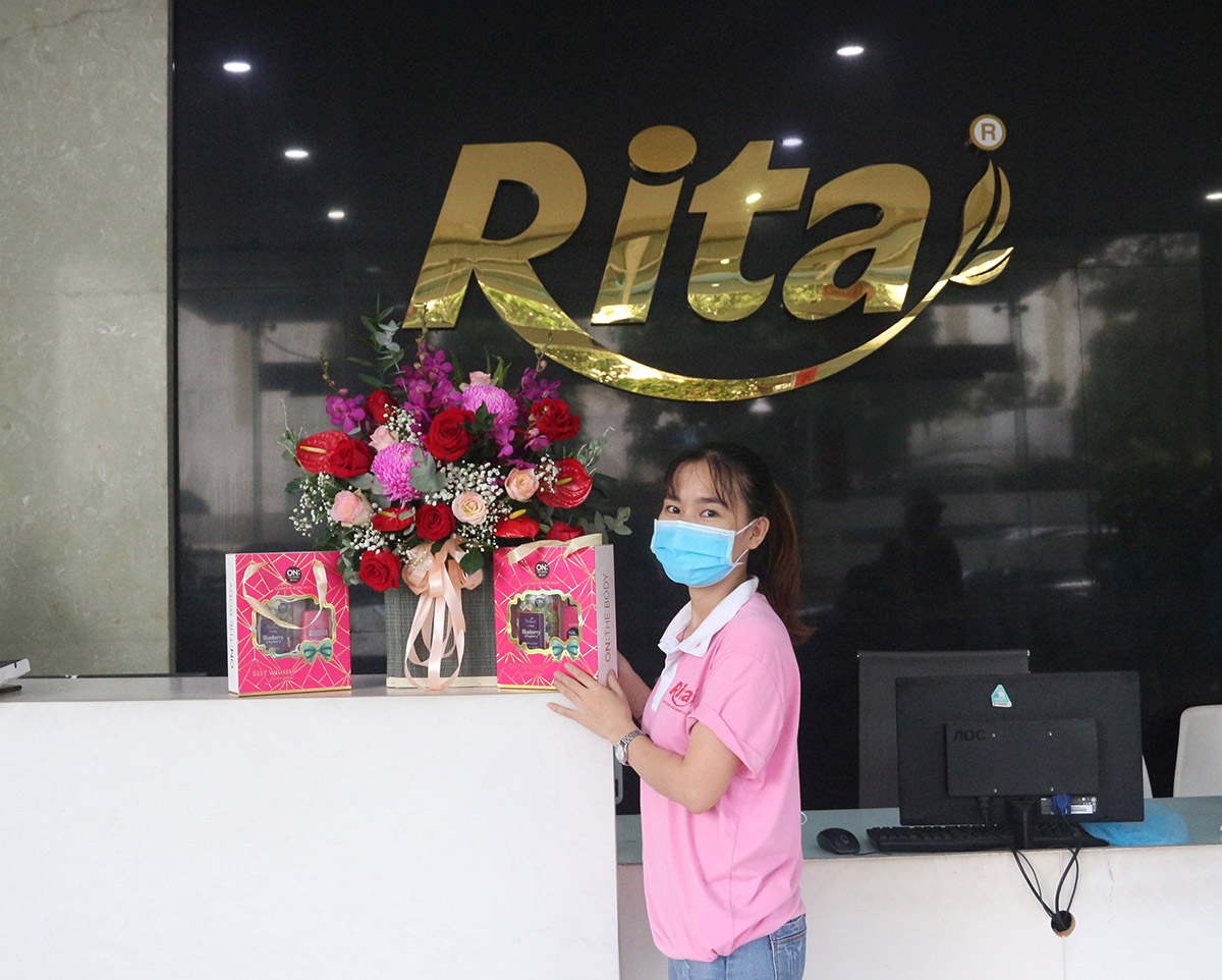 Cong ty Nuoc giai khat RITA tang qua ngay phu nu VietNam 10