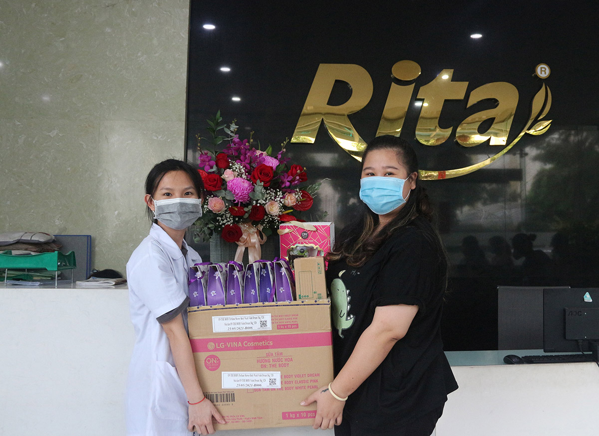 Cong ty Nuoc giai khat RITA tang qua ngay phu nu VietNam 7