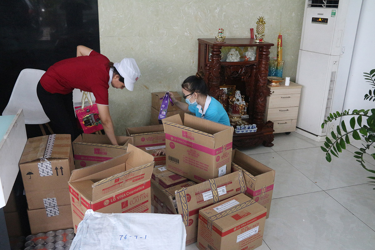 Cong ty Nuoc giai khat RITA tang qua ngay phu nu VietNam 9