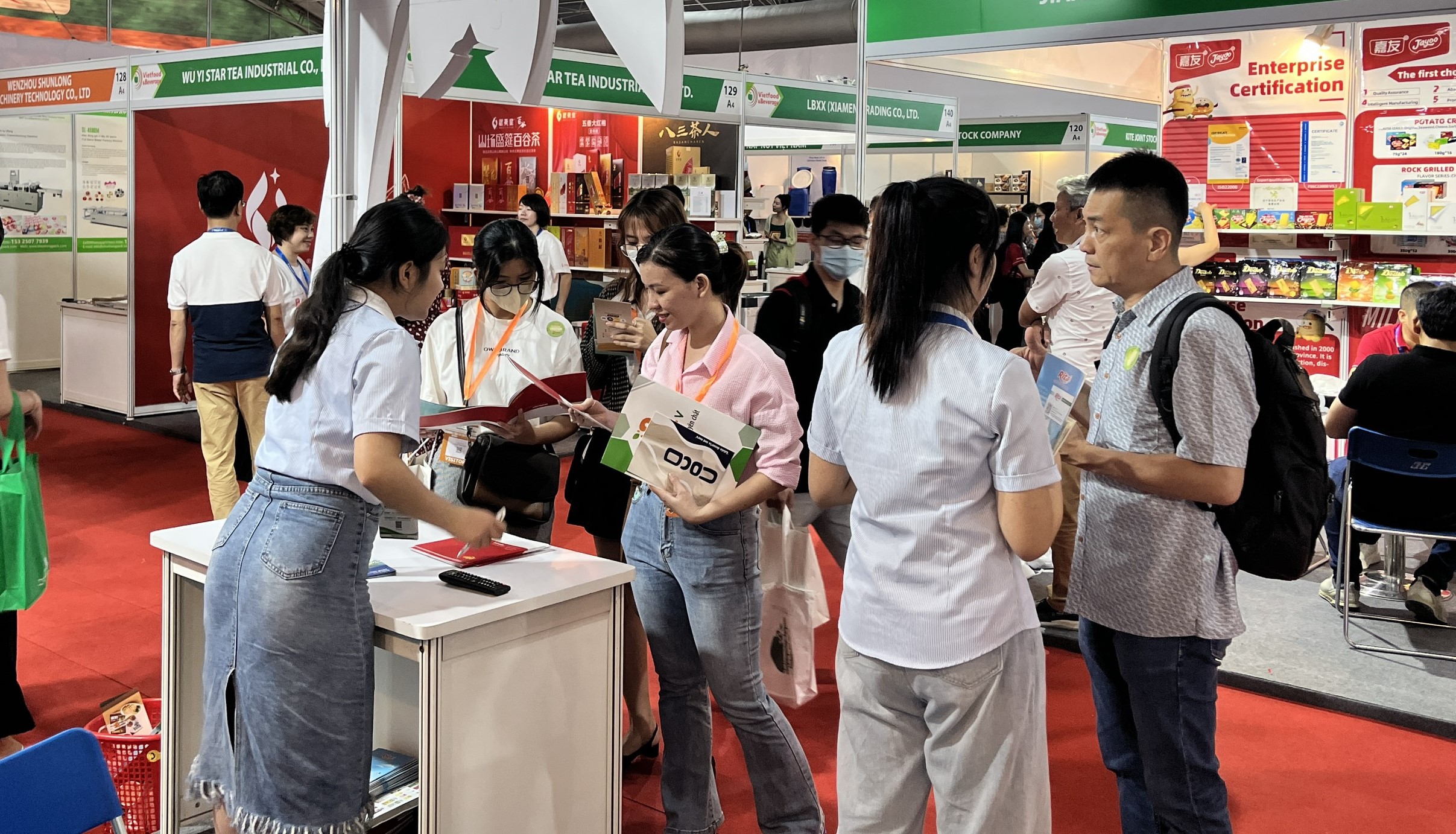 Customers visit rita booth ai vietfood 2023