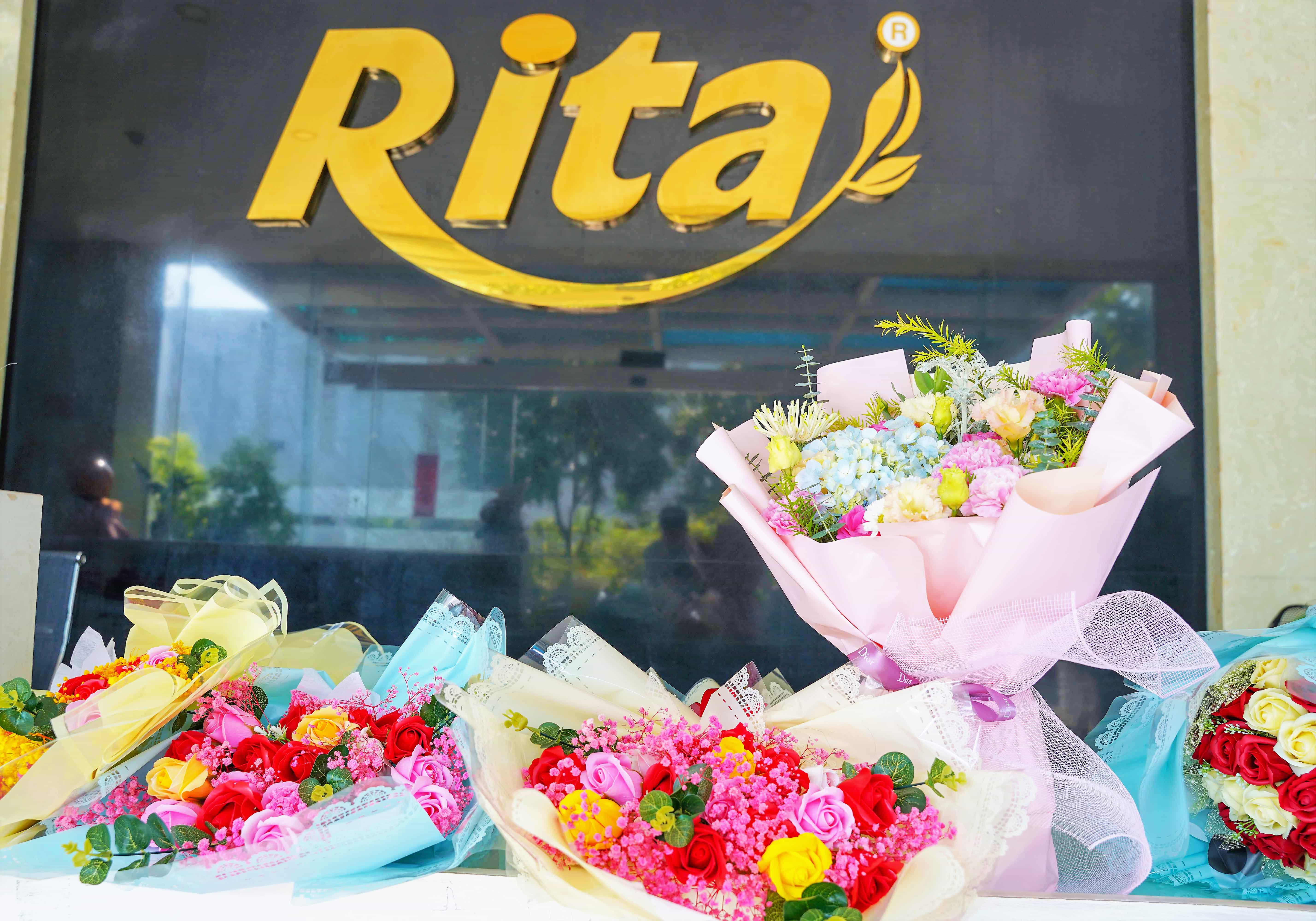 Rita flowers min
