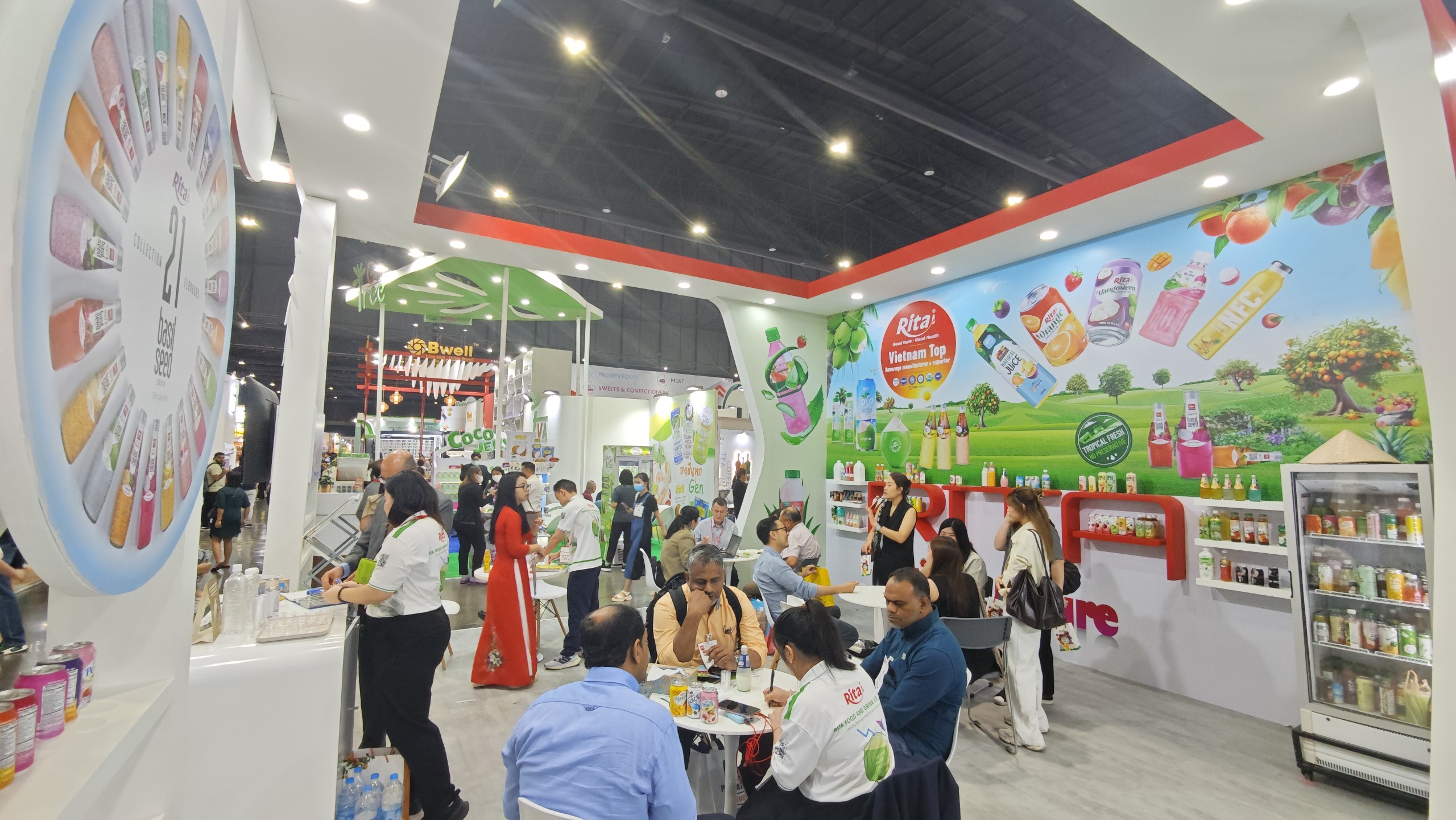 Customers visit Rita booth at Thaifex Exhibition 2024 Customers visit Rita booth at Thaifex Exhibition 2024