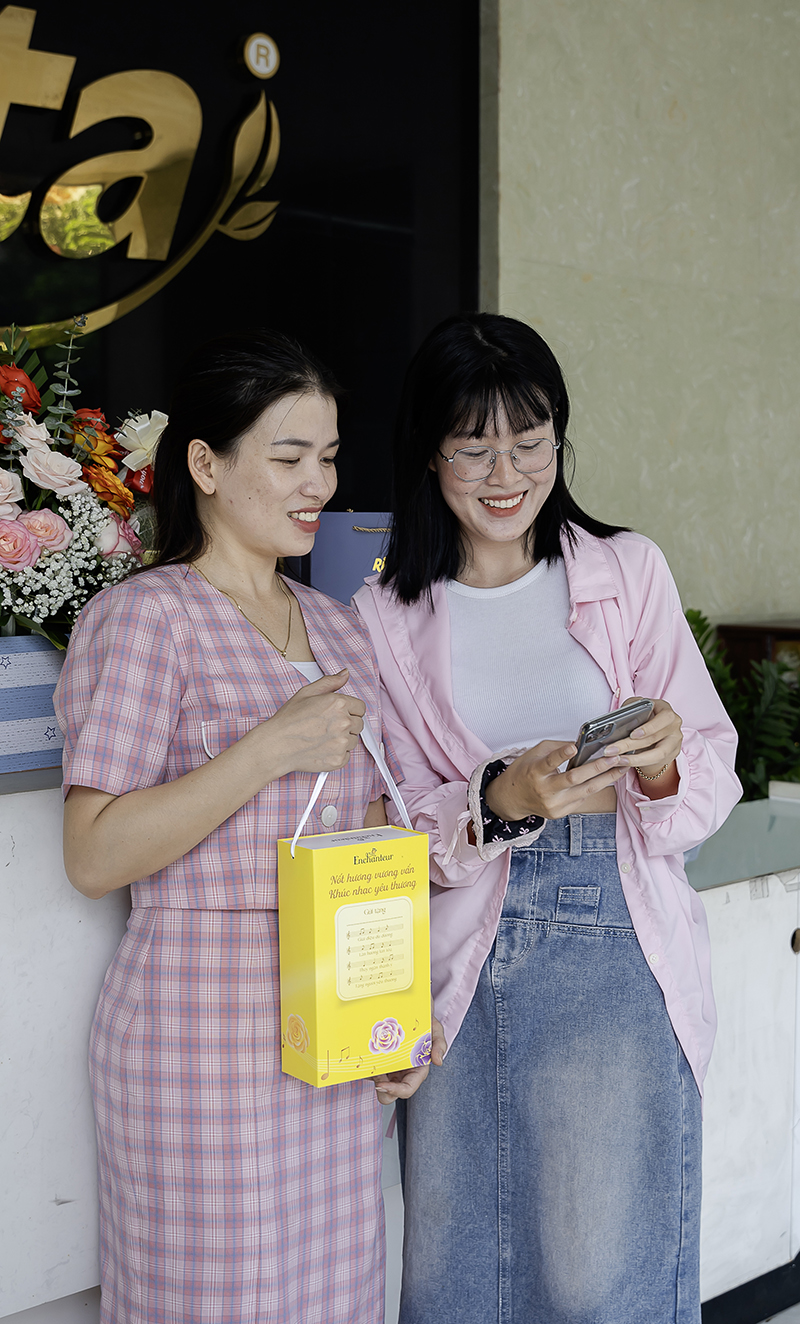 Celebrating Vietnamese Womens Day Sharing Love Receiving Affection 8