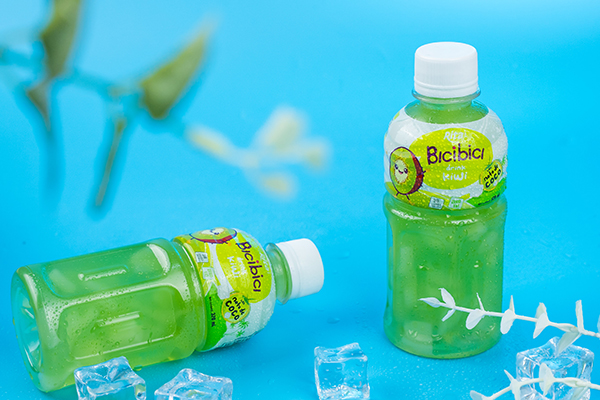 Bici Bici Kiwi with nata de coco drink
