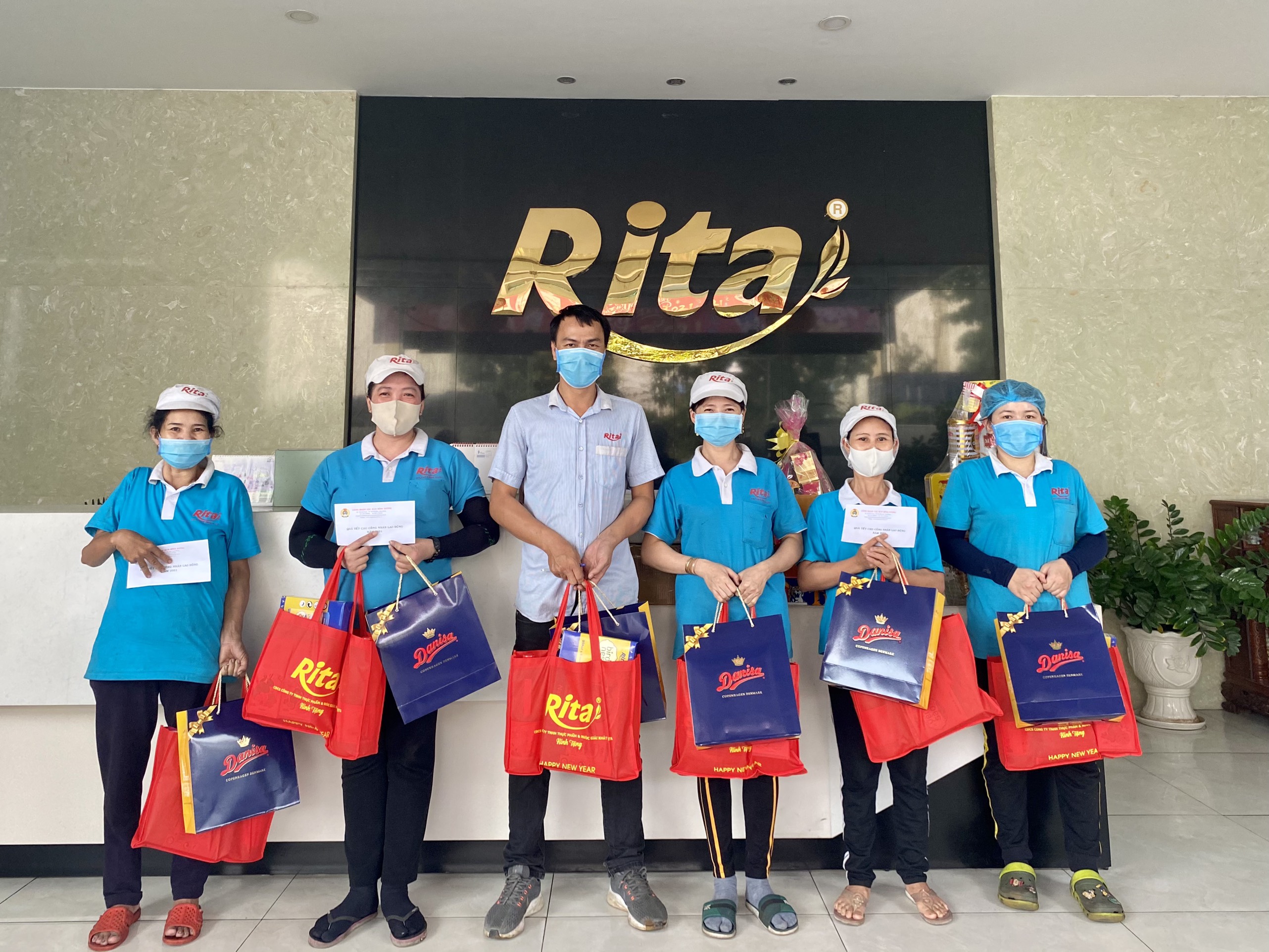 cong doan va cong ty rita tang qua cong nhan vien