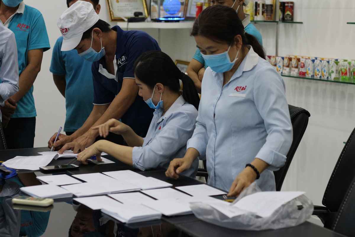 phat thuong cho nhan nhien lam viec tren 5 nam 1